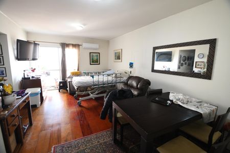 Sala de apartamento à venda com 2 quartos, 85m² em Cambuí, Campinas