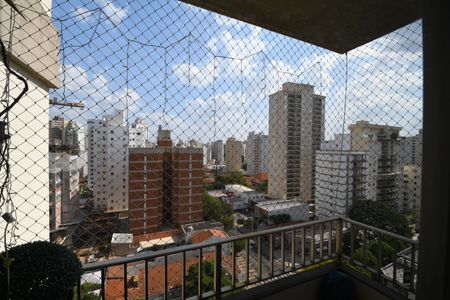 Sala - Vista de apartamento à venda com 2 quartos, 85m² em Cambuí, Campinas