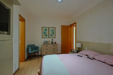 Apartamento à venda com 135m², 4 quartos e 4 vagasQuarto 4 - Suíte