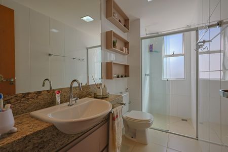 Apartamento à venda com 135m², 4 quartos e 4 vagasBanheiro da Suíte 1