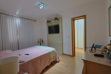 Apartamento à venda com 135m², 4 quartos e 4 vagasQuarto 4 - Suíte