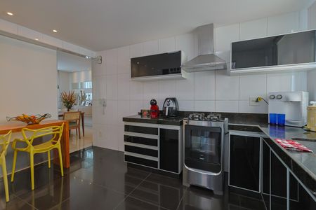 Apartamento à venda com 135m², 4 quartos e 4 vagasCozinha