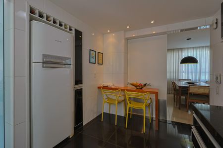 Apartamento à venda com 135m², 4 quartos e 4 vagasCozinha