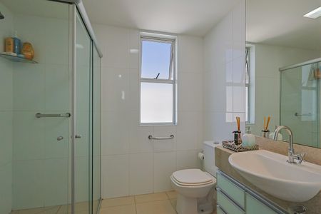 Apartamento à venda com 135m², 4 quartos e 4 vagasBanheiro da Suíte 2