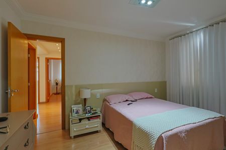 Apartamento à venda com 135m², 4 quartos e 4 vagasQuarto 4 - Suíte
