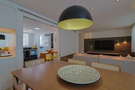 Apartamento à venda com 135m², 4 quartos e 4 vagasSala