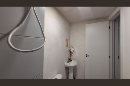 Banheiro de apartamento para alugar com 1 quarto, 34m² em Parque Industrial Tomas Edson, São Paulo