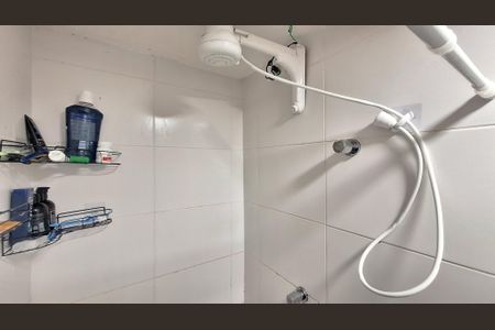 Banheiro de apartamento para alugar com 1 quarto, 34m² em Parque Industrial Tomas Edson, São Paulo