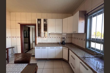 Apartamento para alugar com 120m², 2 quartos e 2 vagasCozinha