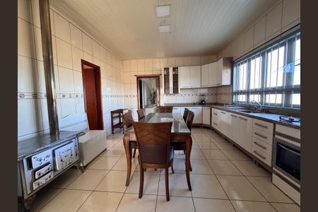 Apartamento para alugar com 120m², 2 quartos e 2 vagasCozinha