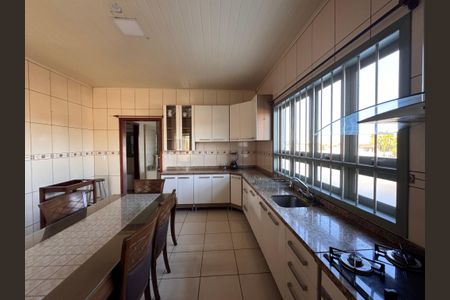 Apartamento para alugar com 120m², 2 quartos e 2 vagasCozinha