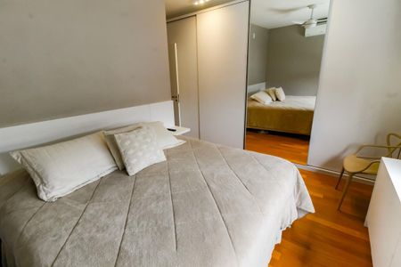 Casa de condomínio à venda com 126m², 4 quartos e 3 vagasSuíte