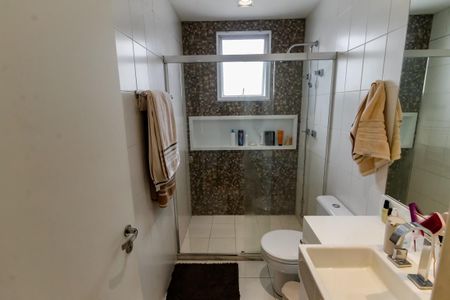 Casa de condomínio à venda com 126m², 4 quartos e 3 vagasBanheiro da Suíte