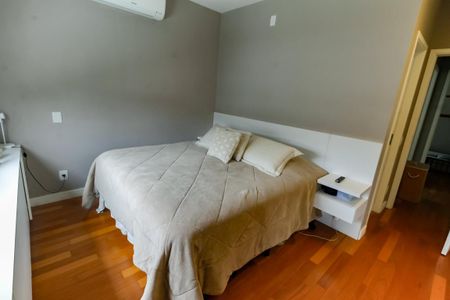 Casa de condomínio à venda com 126m², 4 quartos e 3 vagasSuíte