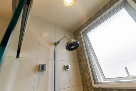 Casa de condomínio à venda com 126m², 4 quartos e 3 vagasBanheiro Corredor - chuveiro