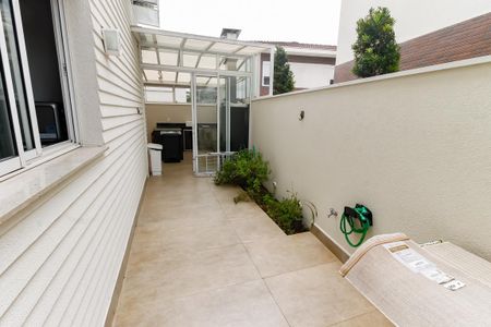 Casa de condomínio à venda com 126m², 4 quartos e 3 vagasQuintal