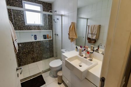 Casa de condomínio à venda com 126m², 4 quartos e 3 vagasBanheiro da Suíte