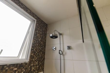 Casa de condomínio à venda com 126m², 4 quartos e 3 vagasBanheiro da Suíte - chuveiro