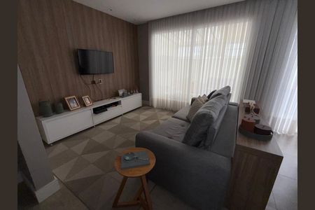 Sala de casa de condomínio para alugar com 4 quartos, 126m² em Jardim Monte Kemel, São Paulo