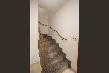 Casa à venda com 195m², 4 quartos e 4 vagasEscada