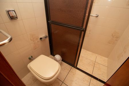 Casa à venda com 195m², 4 quartos e 4 vagasBanheiro de serviço