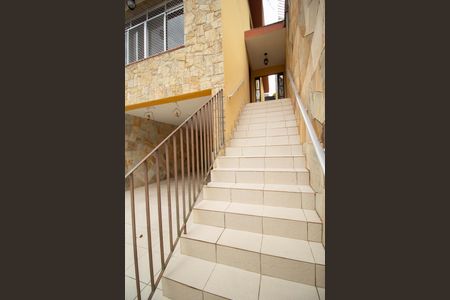 Casa à venda com 195m², 4 quartos e 4 vagasEscada