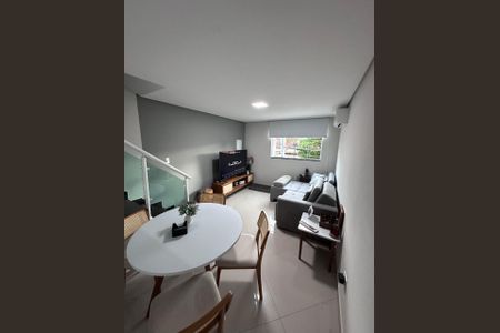 Sala de casa de condomínio para alugar com 2 quartos, 135m² em Campestre, Santo André