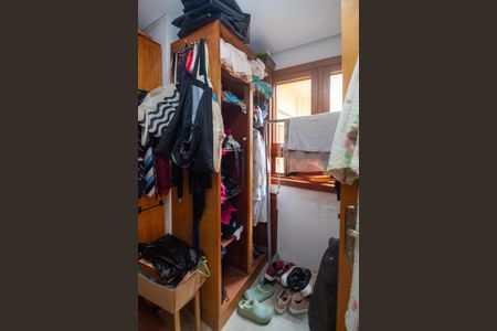 Casa à venda com 176m², 4 quartos e 2 vagas Casa à venda com 176m², 4 quartos e 2 vagasCloset