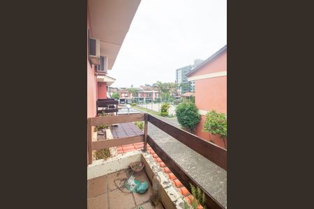 Casa à venda com 176m², 4 quartos e 2 vagas Casa à venda com 176m², 4 quartos e 2 vagasVaranda