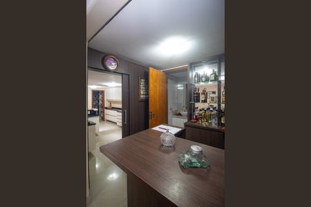 Casa à venda com 176m², 4 quartos e 2 vagas Casa à venda com 176m², 4 quartos e 2 vagasSala