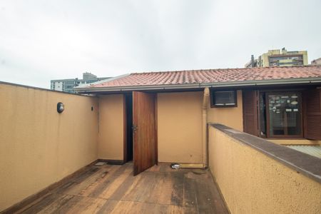 Casa à venda com 176m², 4 quartos e 2 vagas Casa à venda com 176m², 4 quartos e 2 vagasChurrasqueira