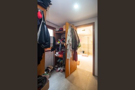 Casa à venda com 176m², 4 quartos e 2 vagas Casa à venda com 176m², 4 quartos e 2 vagasCloset