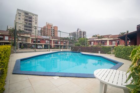 Casa à venda com 176m², 4 quartos e 2 vagas Casa à venda com 176m², 4 quartos e 2 vagaspiscina