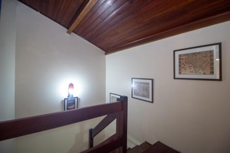 Casa à venda com 176m², 4 quartos e 2 vagas Casa à venda com 176m², 4 quartos e 2 vagasCorredor