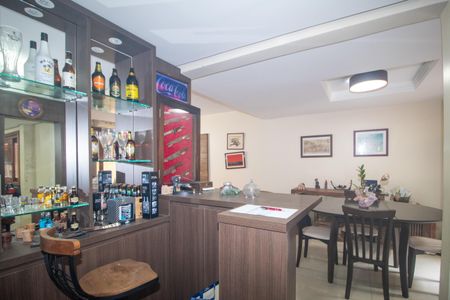 Casa à venda com 176m², 4 quartos e 2 vagas Casa à venda com 176m², 4 quartos e 2 vagasSala