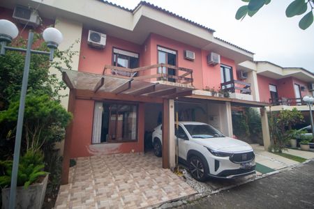 Casa à venda com 176m², 4 quartos e 2 vagas Casa à venda com 176m², 4 quartos e 2 vagasFachada