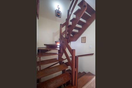 Casa à venda com 176m², 4 quartos e 2 vagas Casa à venda com 176m², 4 quartos e 2 vagasCorredor