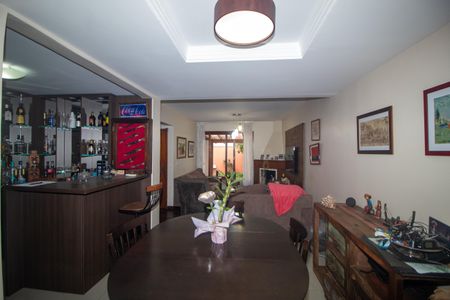 Casa à venda com 176m², 4 quartos e 2 vagas Casa à venda com 176m², 4 quartos e 2 vagasSala