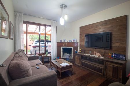 Casa à venda com 176m², 4 quartos e 2 vagas Casa à venda com 176m², 4 quartos e 2 vagasSala