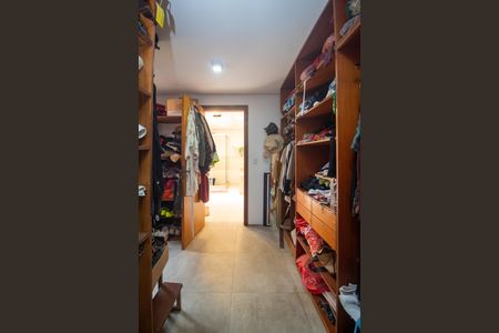 Casa à venda com 176m², 4 quartos e 2 vagas Casa à venda com 176m², 4 quartos e 2 vagasCloset