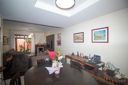 Casa à venda com 176m², 4 quartos e 2 vagas Casa à venda com 176m², 4 quartos e 2 vagasSala