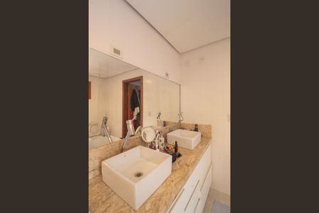 Casa à venda com 176m², 4 quartos e 2 vagas Casa à venda com 176m², 4 quartos e 2 vagasBanheiro da Suíte