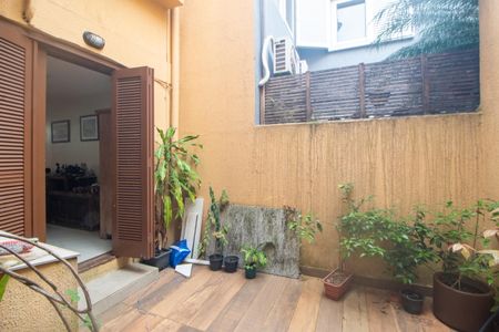 Casa à venda com 176m², 4 quartos e 2 vagas Casa à venda com 176m², 4 quartos e 2 vagasQuintal