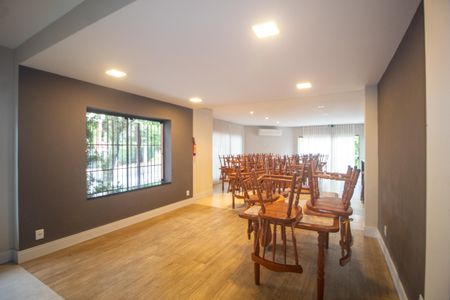 Casa à venda com 176m², 4 quartos e 2 vagas Casa à venda com 176m², 4 quartos e 2 vagasÁrea comum - Salão de festas