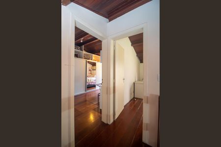 Casa à venda com 176m², 4 quartos e 2 vagas Casa à venda com 176m², 4 quartos e 2 vagasCorredor