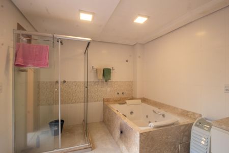 Casa à venda com 176m², 4 quartos e 2 vagas Casa à venda com 176m², 4 quartos e 2 vagasBanheiro da Suíte