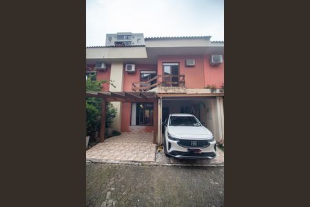 Casa à venda com 176m², 4 quartos e 2 vagas Casa à venda com 176m², 4 quartos e 2 vagasFachada