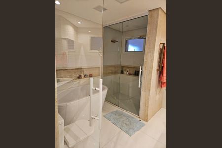 Apartamento à venda com 236m², 3 quartos e 4 vagasBanheiro