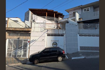 Casa à venda com 240m², 3 quartos e 3 vagasFachada 1