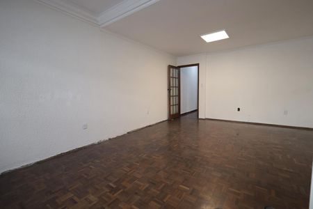 Casa à venda com 146m², 3 quartos e 2 vagasSala